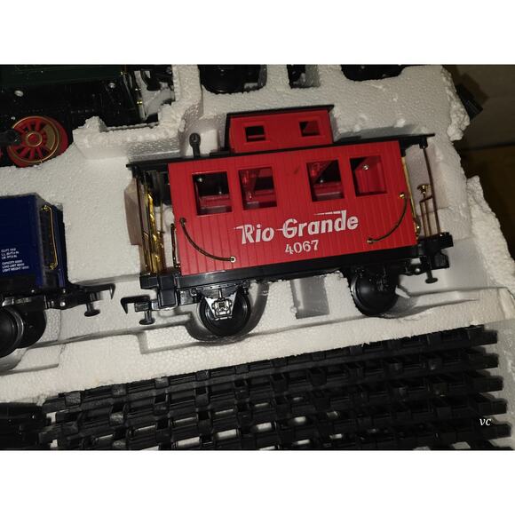 Rio Grande D&RGW Train Set Locomotive Caboose Boxcar Tracks Model Railroad - Picture 3 of 6